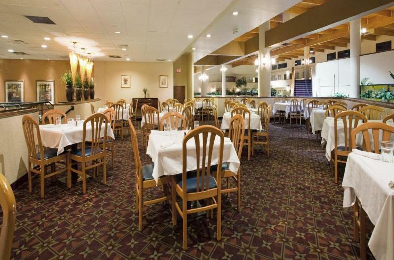 Ramada Inn Lafayette Conference Center Restoran fotoğraf